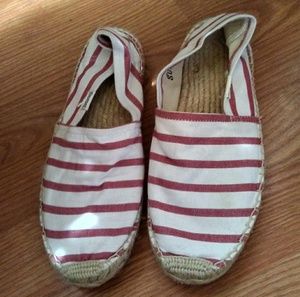 ••SOLD••Red & White Soludos